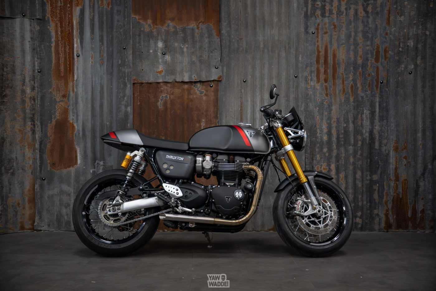 Thruxton 1200 RS- clean custom