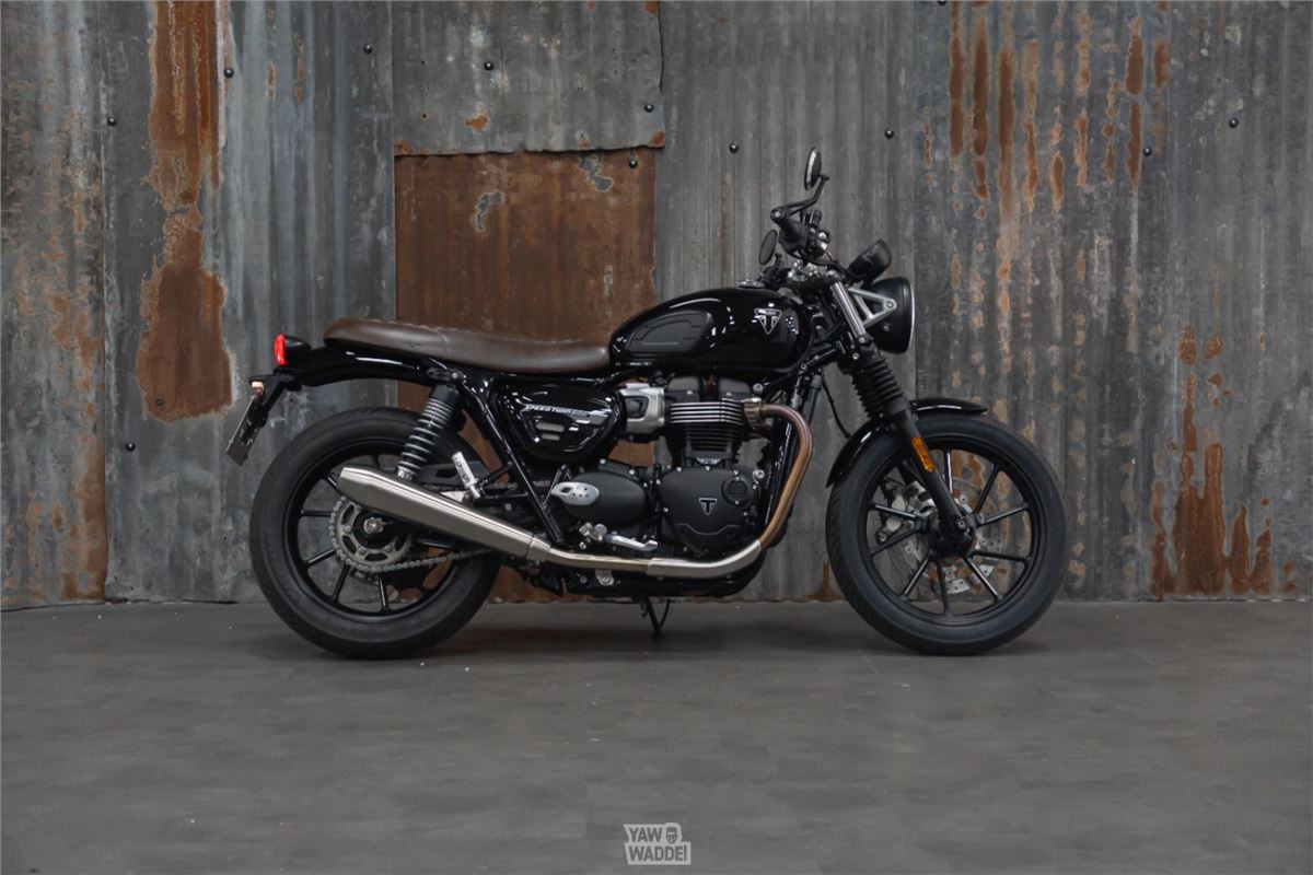 Triumph Speed Twin 900: Jet Black (A2 papieren)
