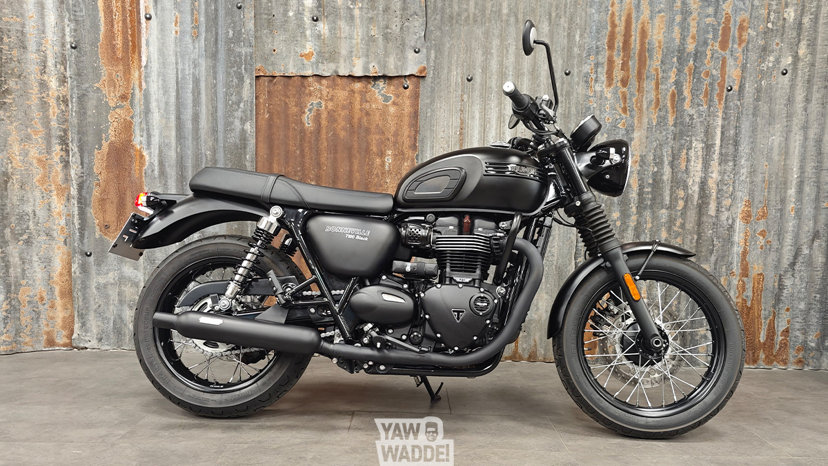 Triumph Bonneville T100: Black