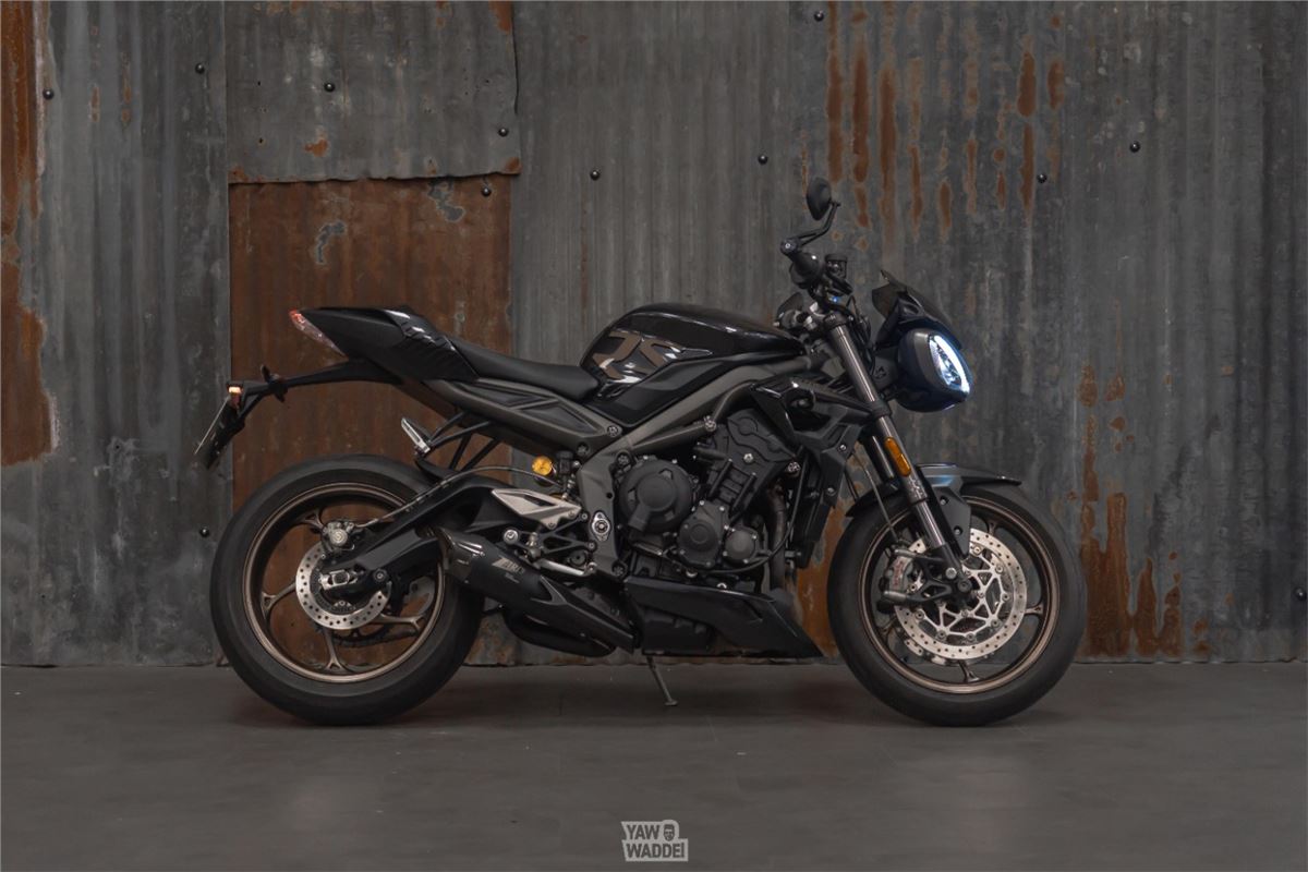 Triumph Street Triple RS: Carbon Black